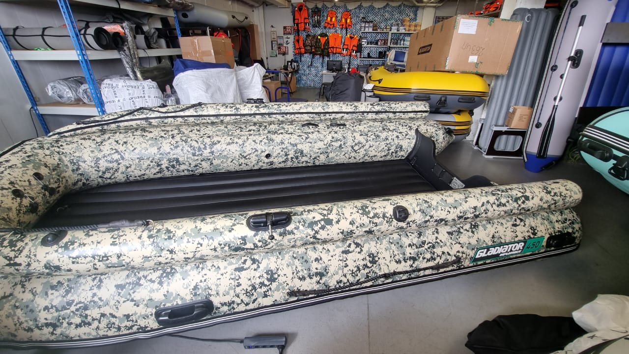 Лодка Gladiator E 420 X